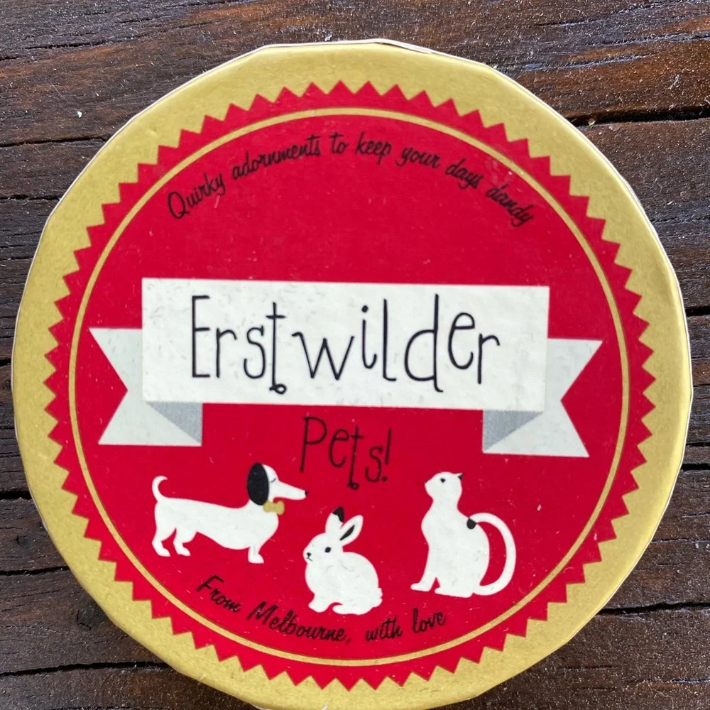 NIB ~ ERSTWILDER PET’S CHARM “WRAPPED UP IN LOVE” 💞